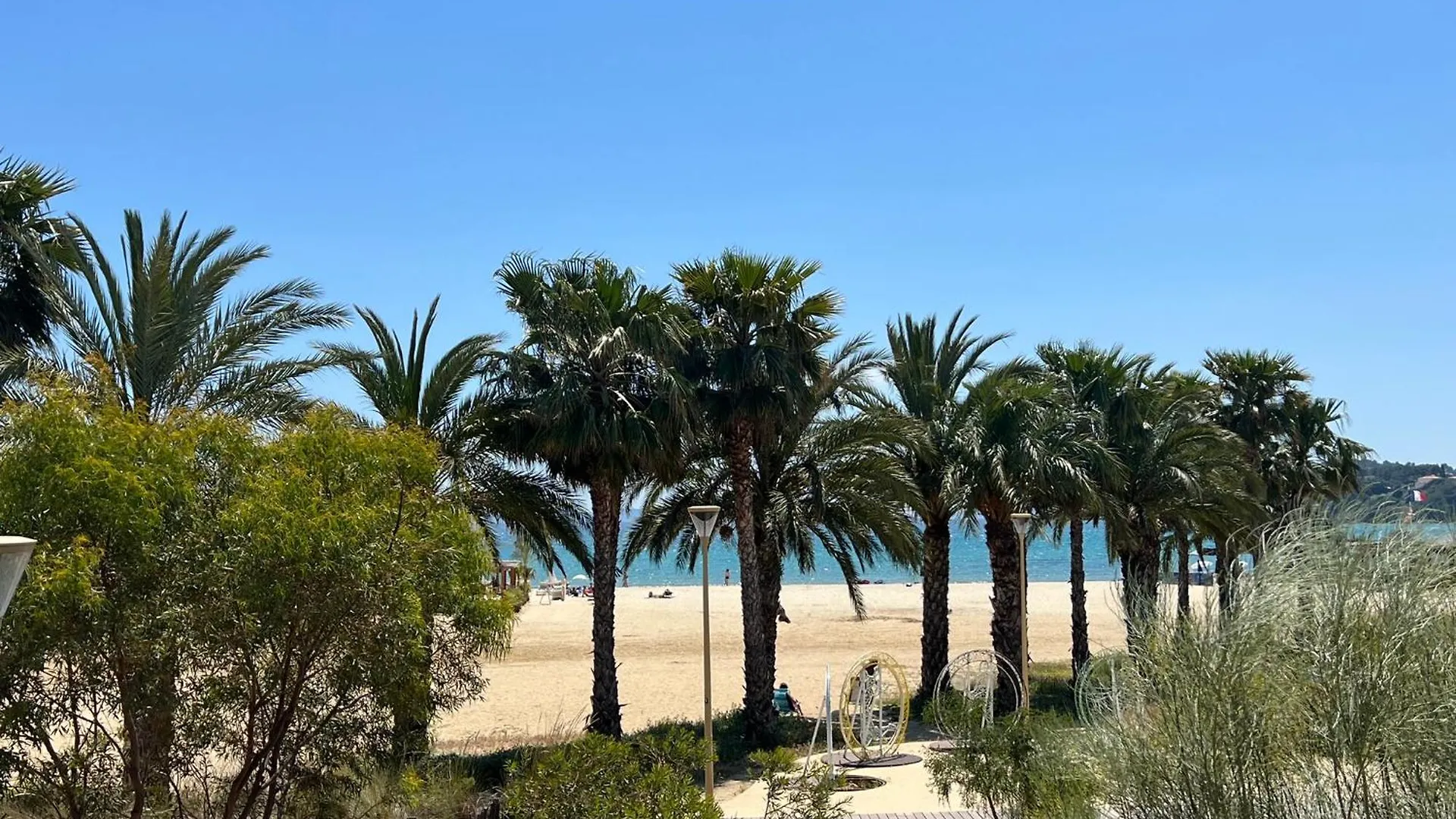 شقة Bel Appartement - 2 Chambres- Bord De Plage- Vue Mer-Climatise بورم لي ميموزا